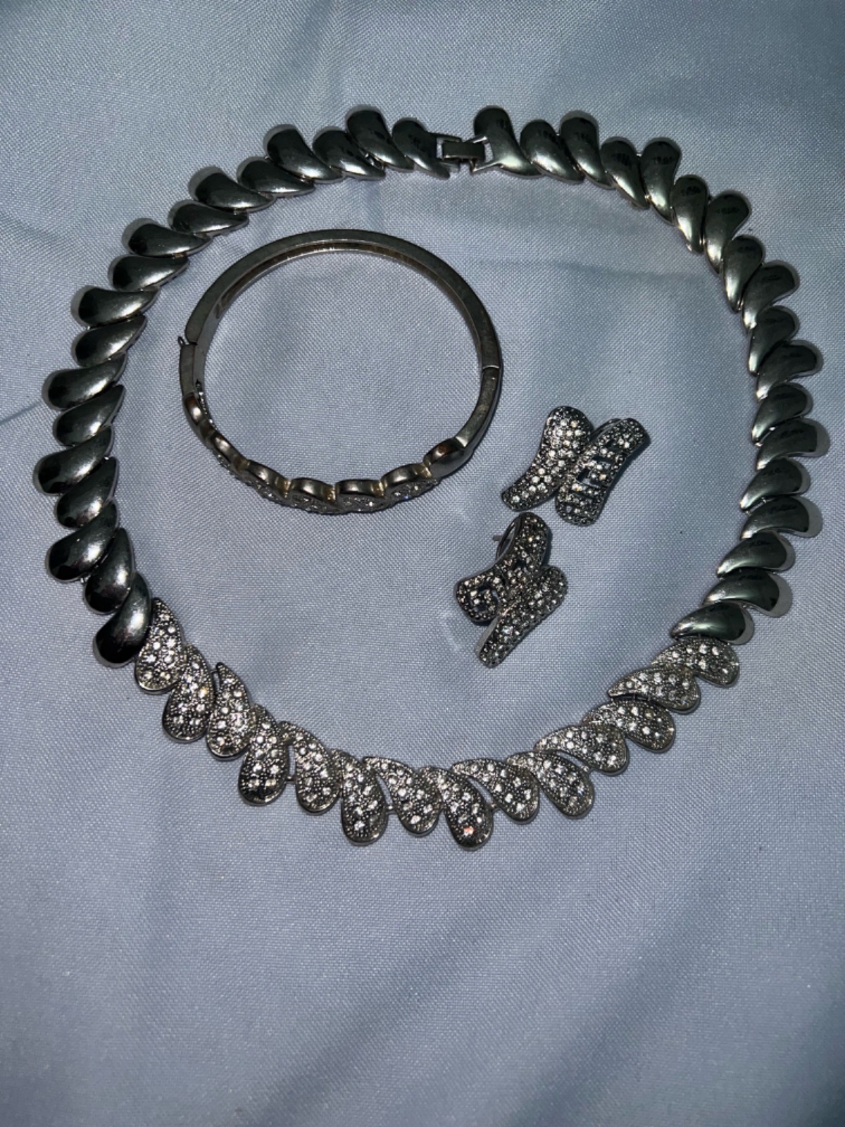 Colier,bracelet, Boucle d'oreille ( Légèrement utilisés )