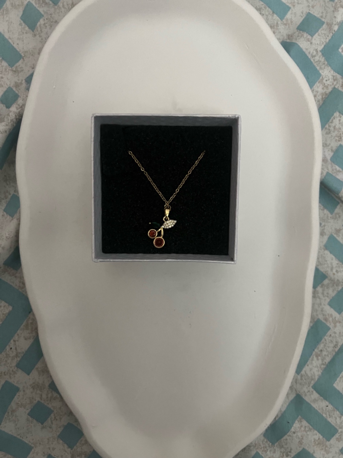 Collier cerise