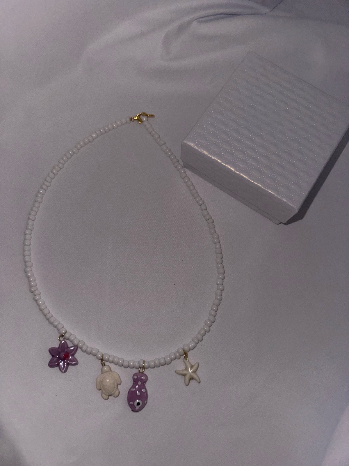 Collier Perles Blanc avec Charms