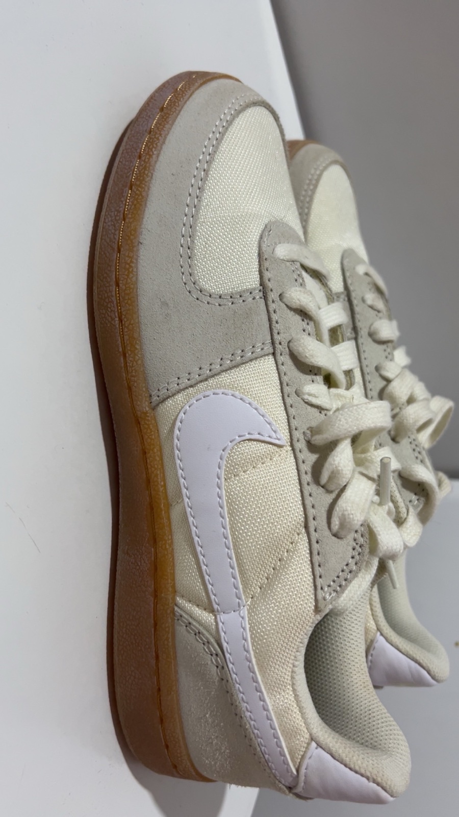     Baskets Nike Court Vision originales écru et beige