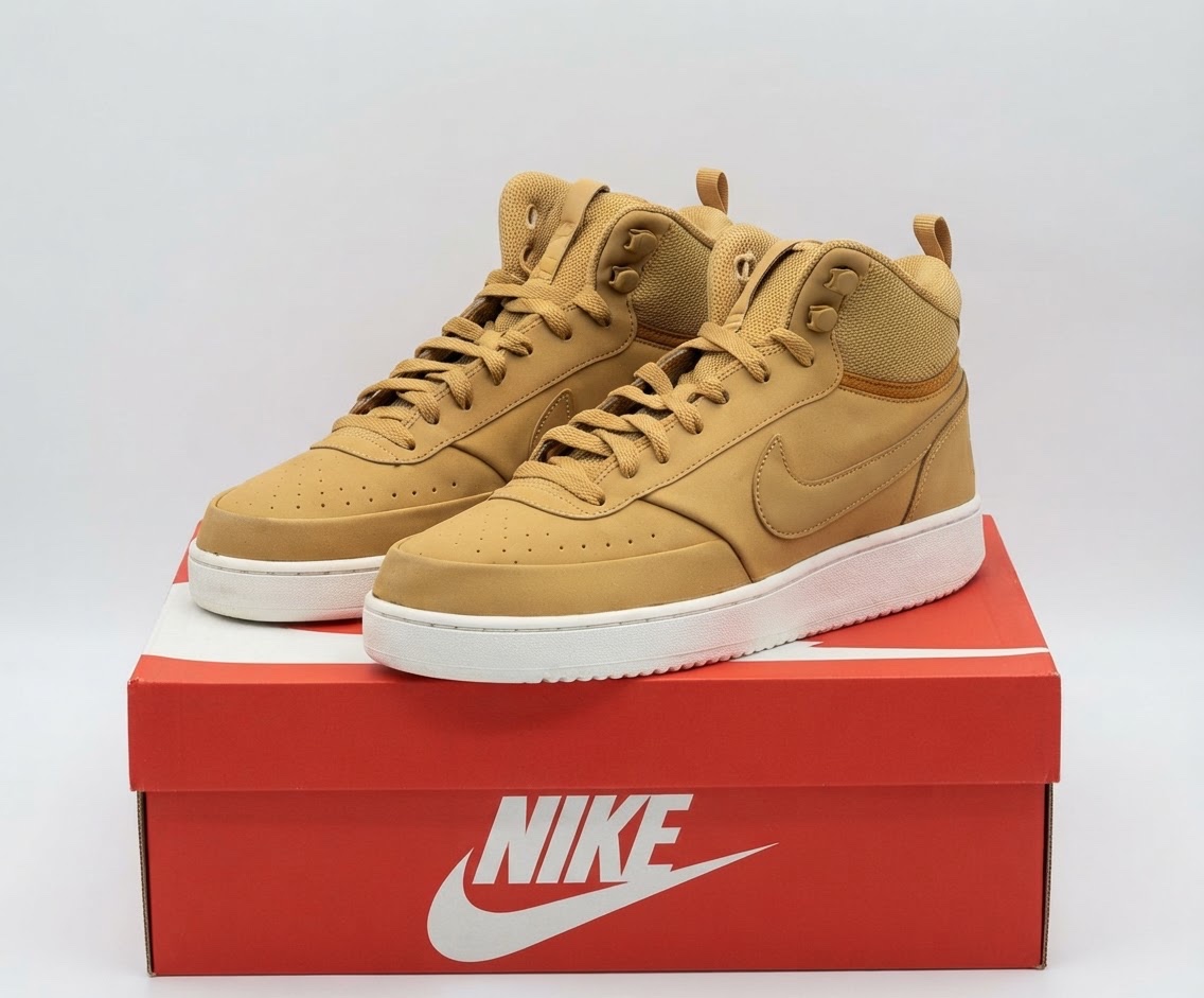 Baskets montantes Nike Court Vision Mid Winter en coloris camel caractérisées par leur empeigne robuste en cuir et leurs œillets métalliques inspirés des modèles d'hiver pointure 41 Neuf 