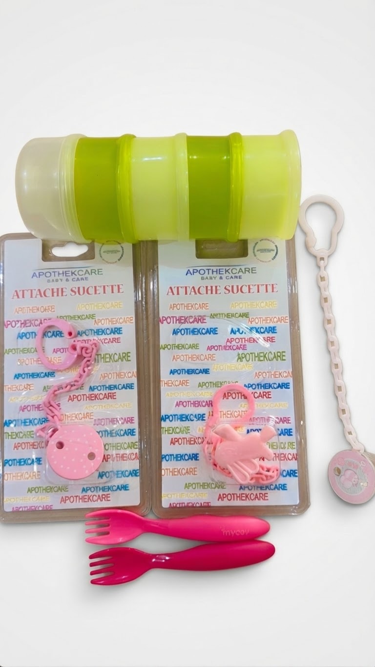 Un ensemble d'accessoires de puériculture pour bébé de la marque Apothekare Baby & Care  Une tour doseuse de lait en poudre empilable 3 attaches-sucettes 2 petites fourchettes adaptées aux premiers repas de bébé
