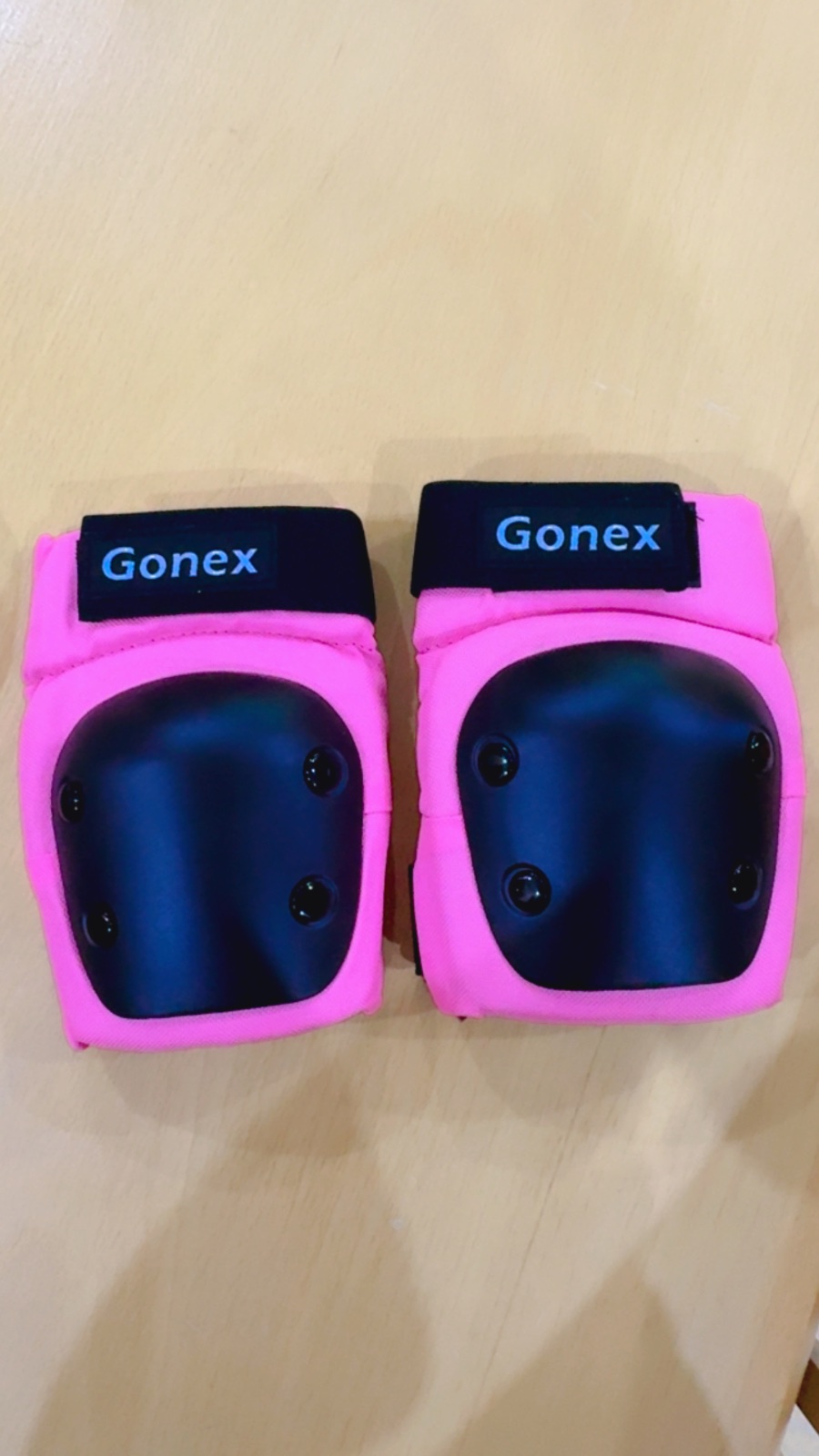 Coussinets de protection roses et noirs de la marsue Gonex 