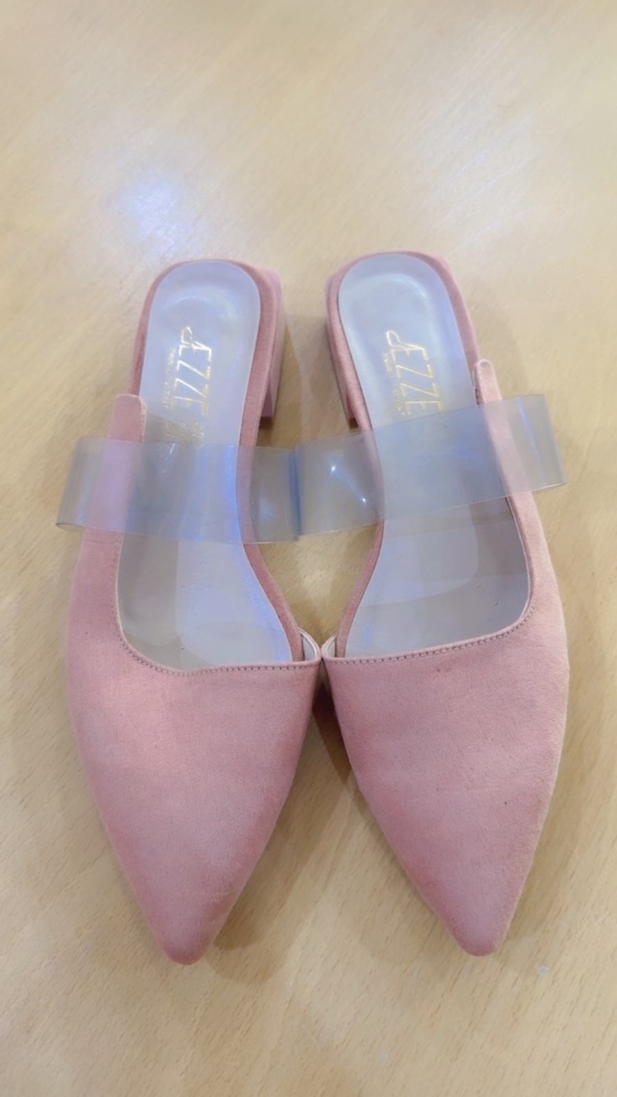  mules rose clair se distinguent par leur bout pointu et leur bride transparente élégante pointure 39/40