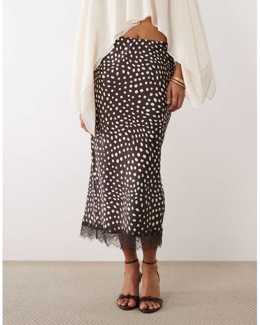 Jupe satin avec dentelles midi 