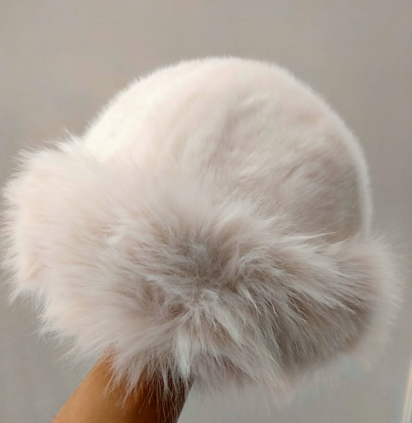 Chapeau en fourrure blanc 🤍