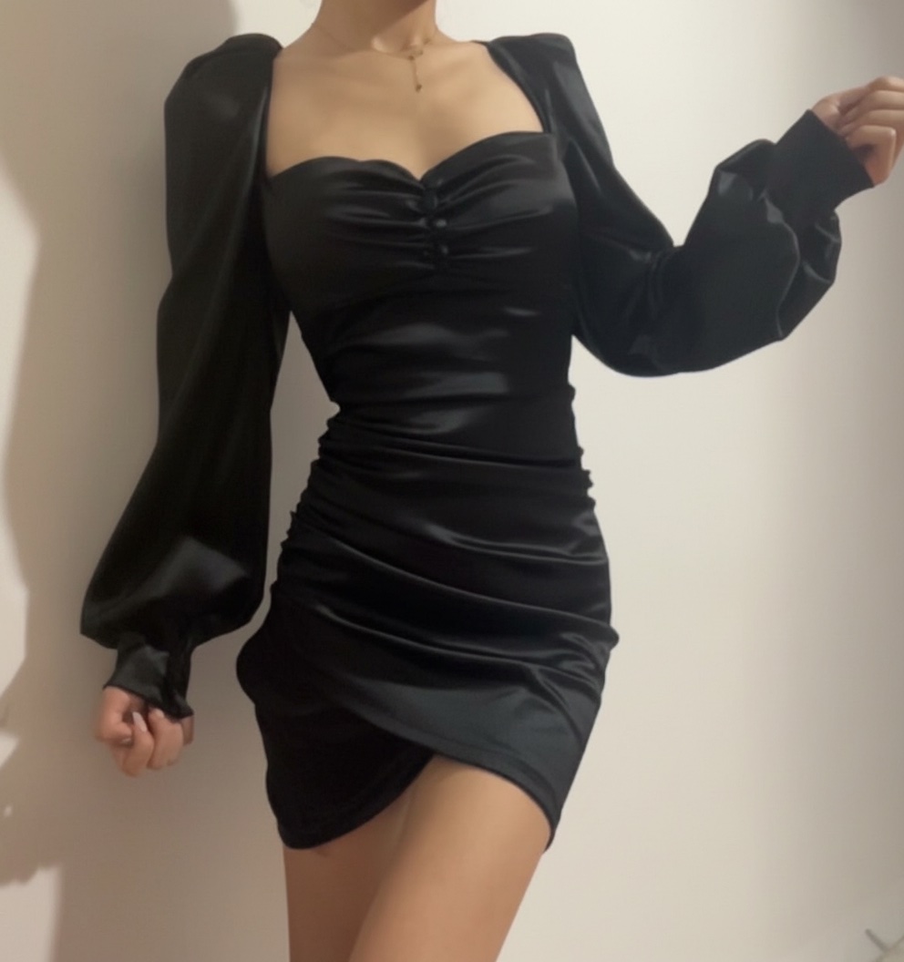 Robe noir satin