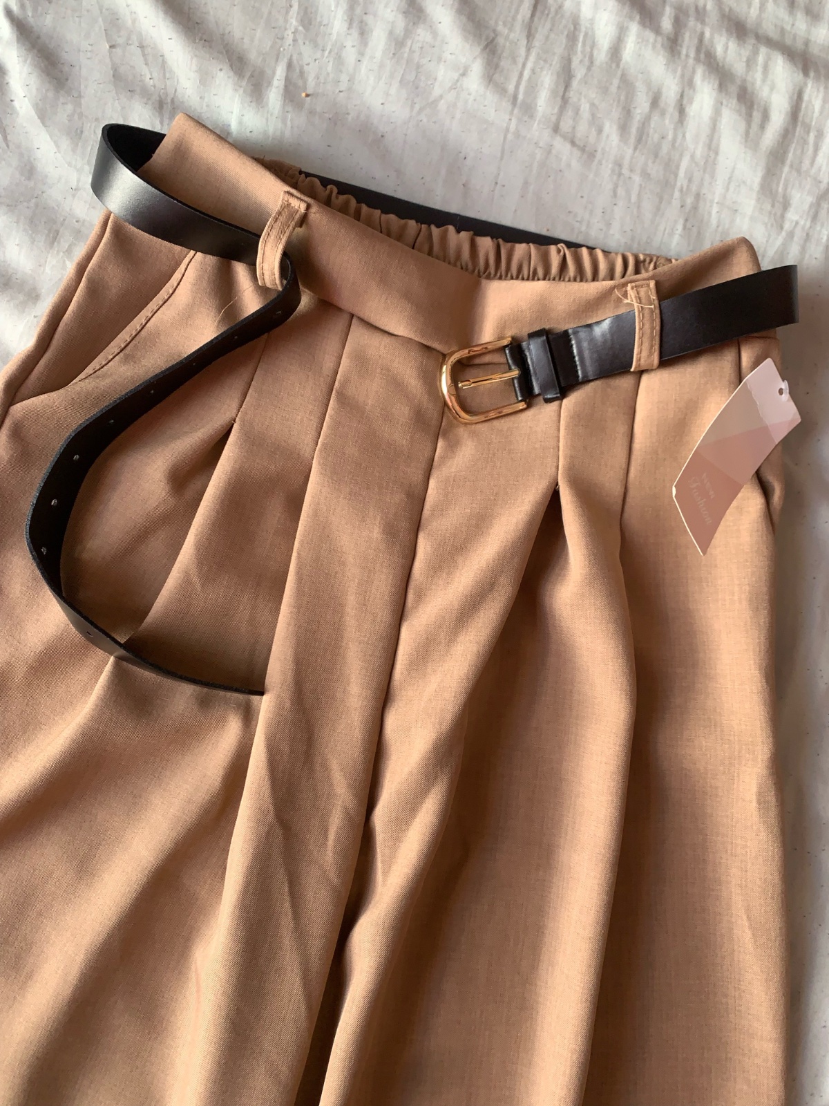 Pantalon avec ceinture neuf 