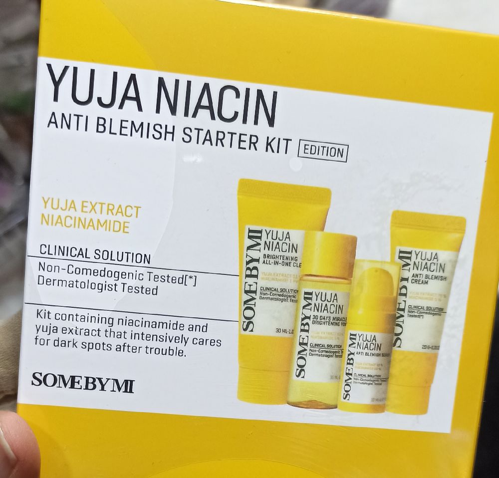 yuja niacin anti blemish starter kit, dis adieu au teint terne et aux tâches avec ce kit d'essai vitaminé de some by mi