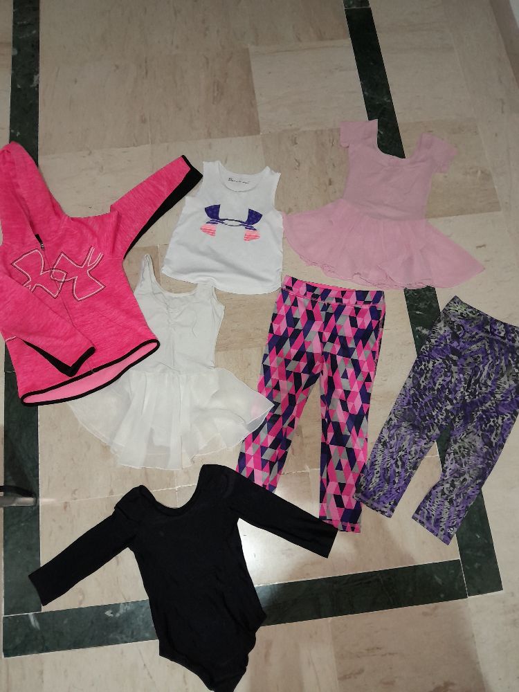 Lot de gymnastique pour fille ylabes 4 et 5 ans très bon état