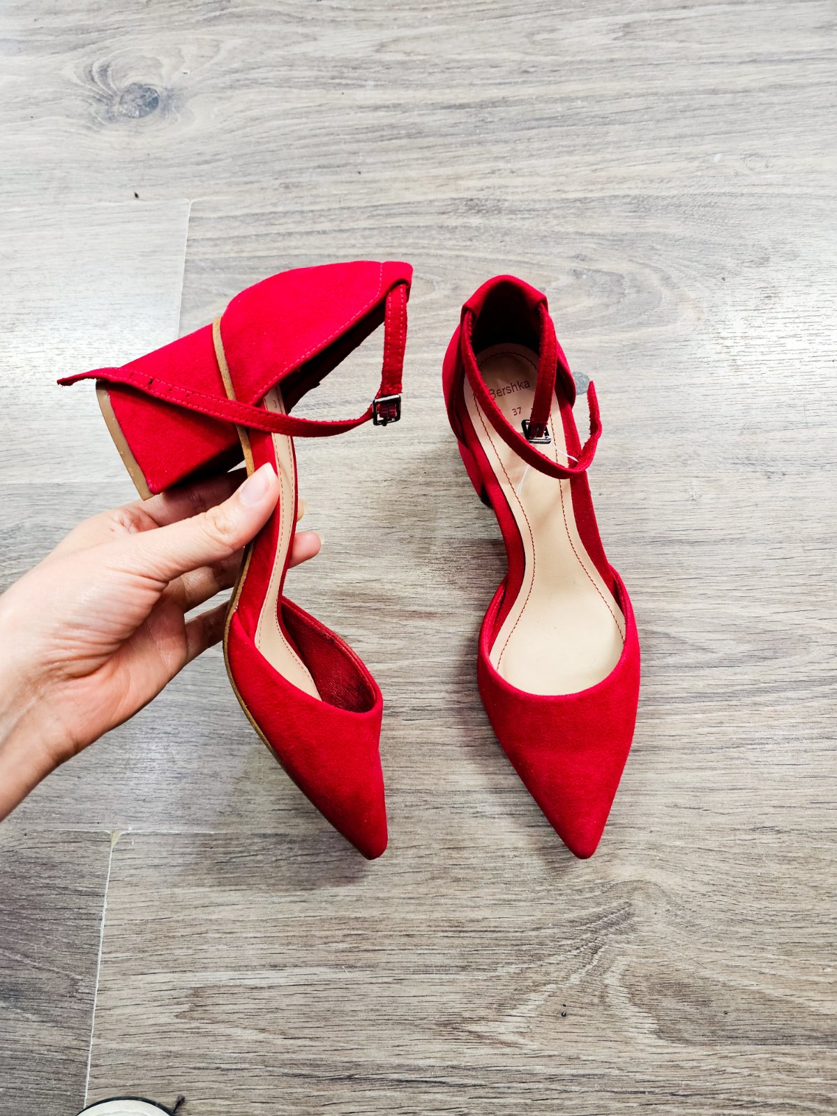 Talons rouges ✅️ Bershka ✅️ Pointure 37