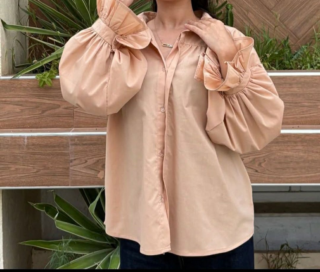 Chemise en beige bouffante en popeline 