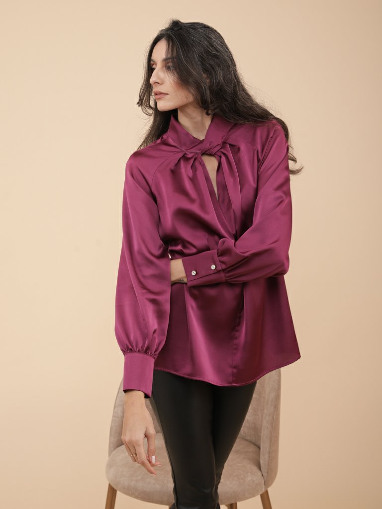 Chemise satin aubergine très chic 