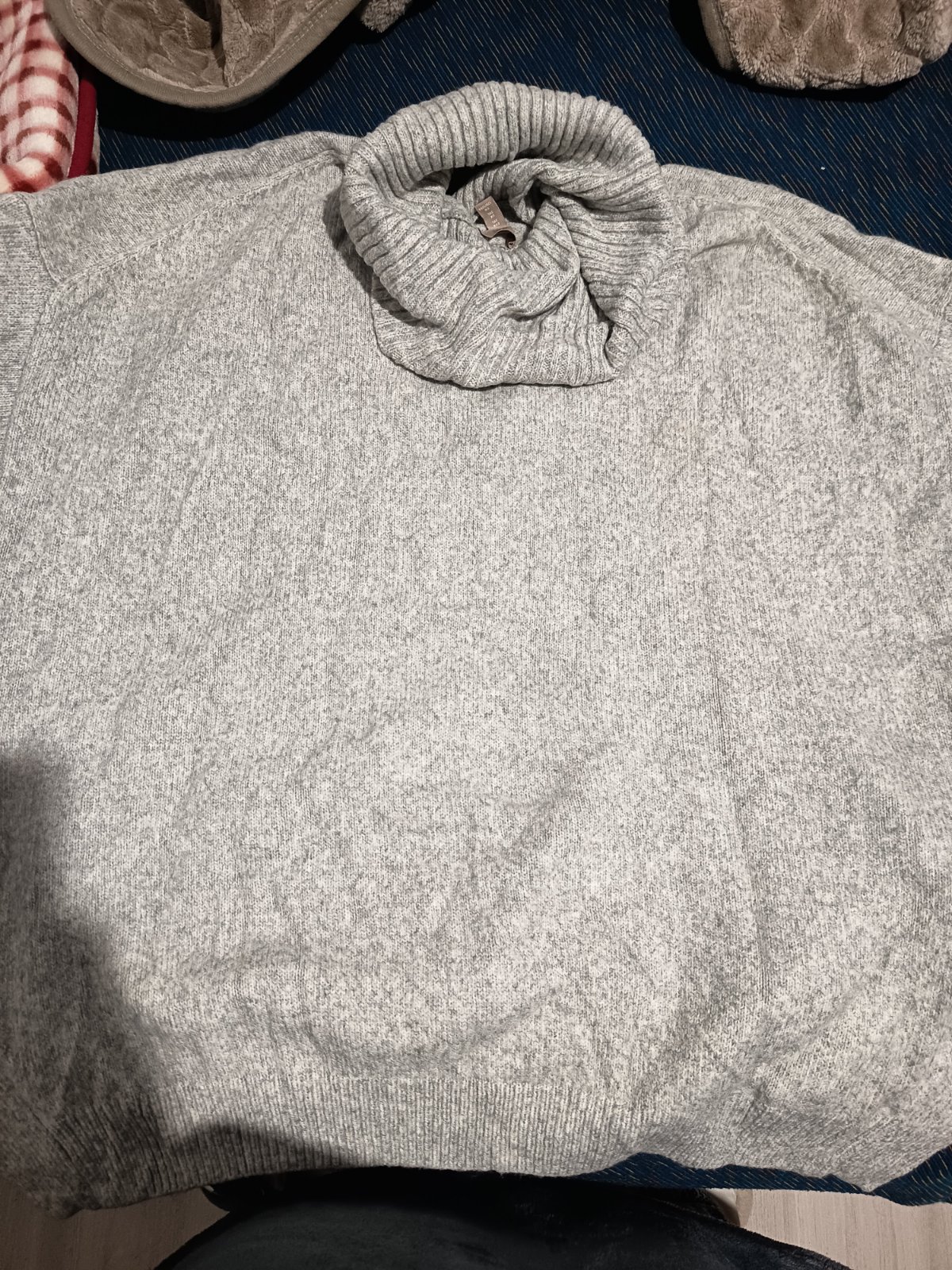 Pull col montant 