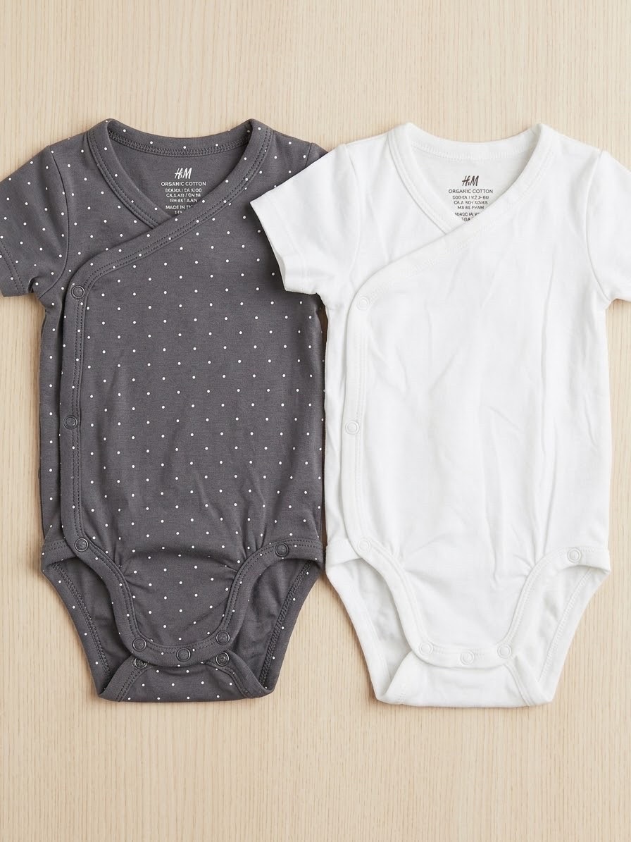 Lot de 2 bodys cache-cœur H&M coton bio - 2-4 mois / 62 cm
