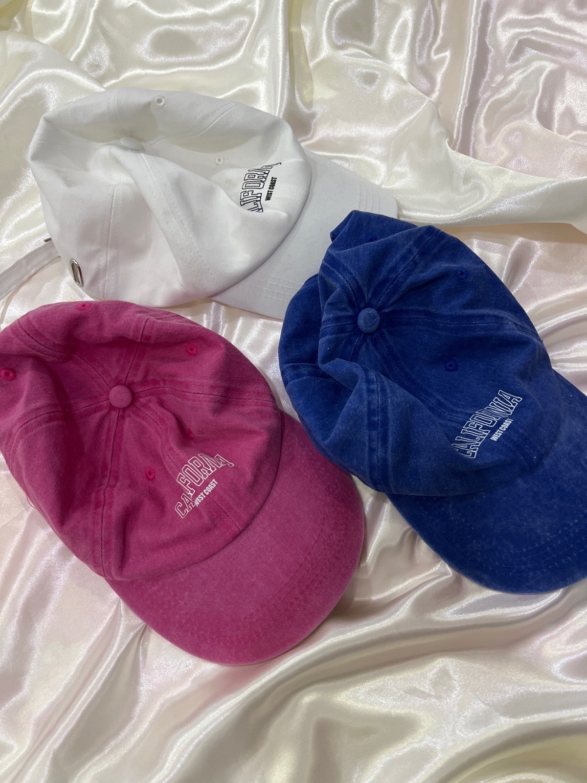 Trois chapeaux neuf 