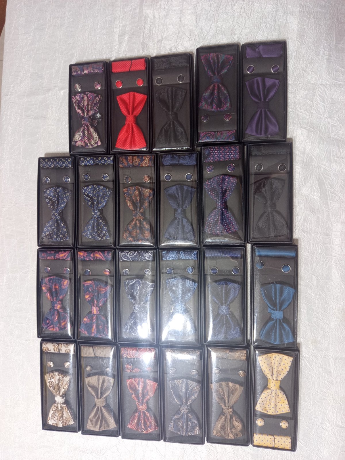 Lot de 22 coffrets papillons pour hommes de la marque joy's