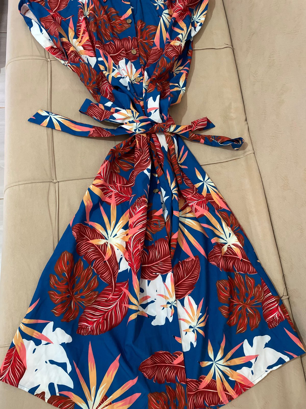 Une robe neuve jamais portée avec étiquette de la marque shein multicolore 