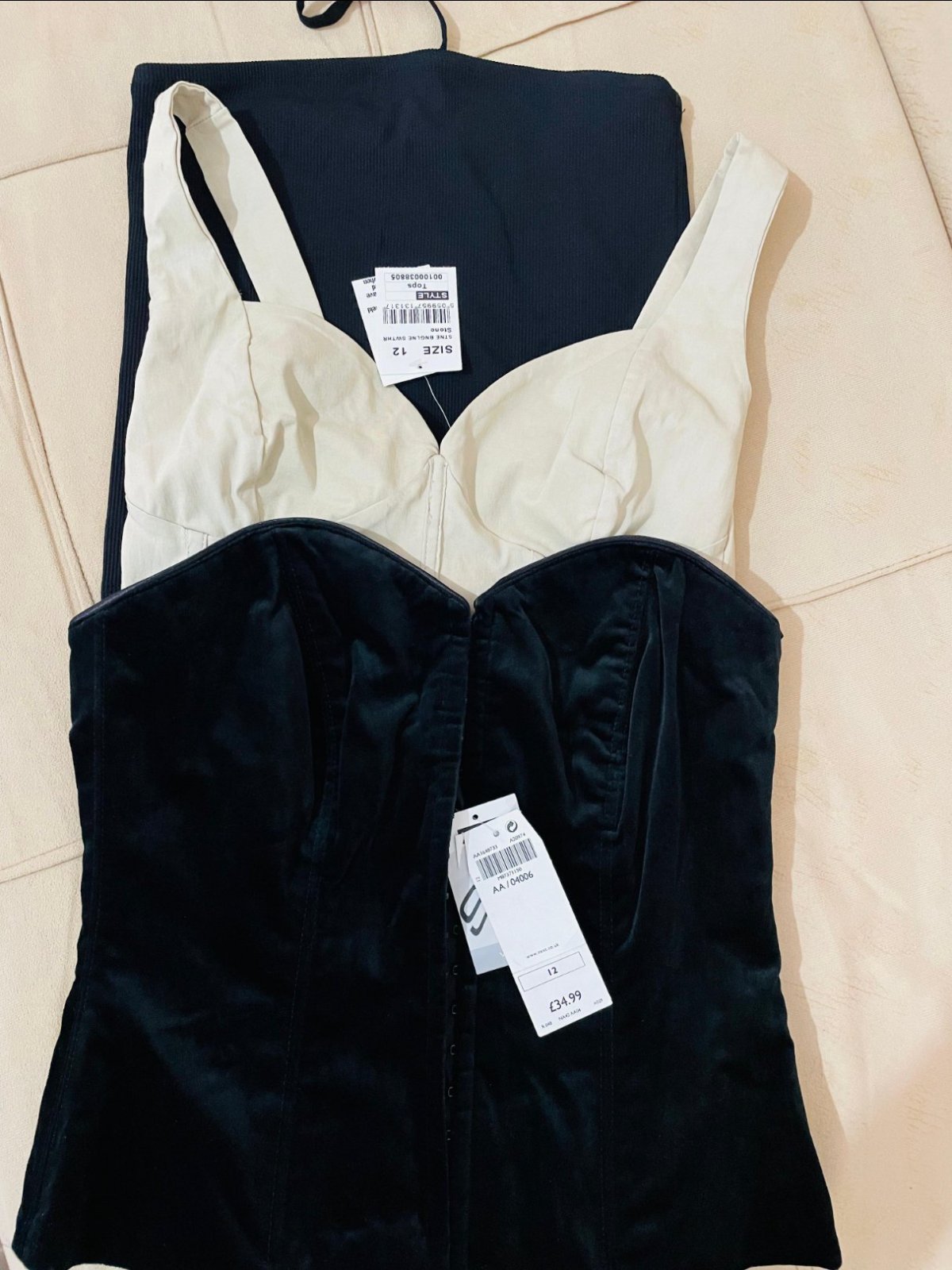 Lot tops neufs avec étiquette corset et style corset 