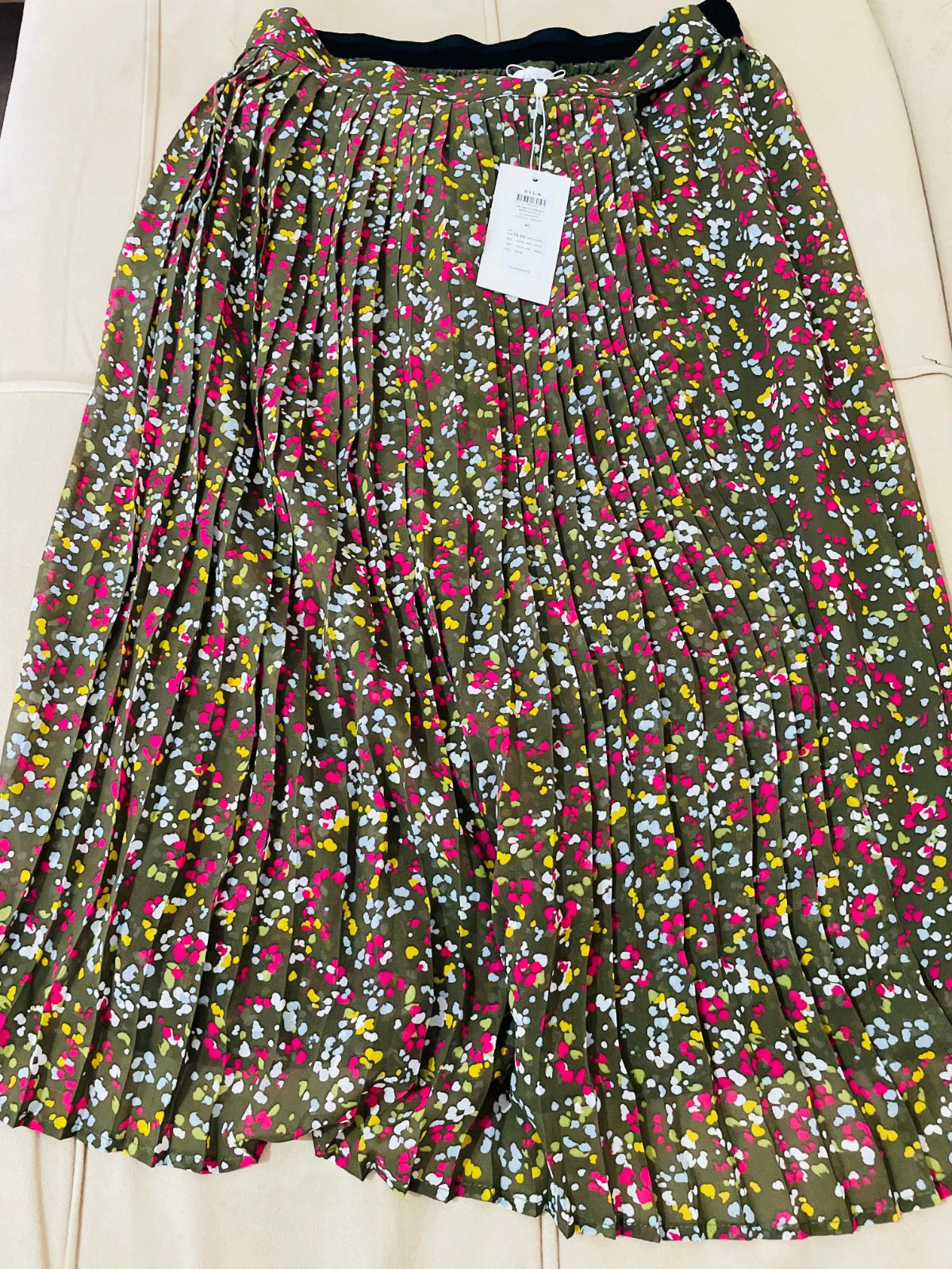 Je vends ce jupe importation de la France . La marque c'est Villa. Taille L 