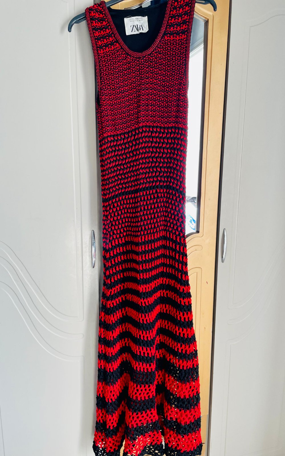 Robe zara taille m crochetée très belle portée avec doublure