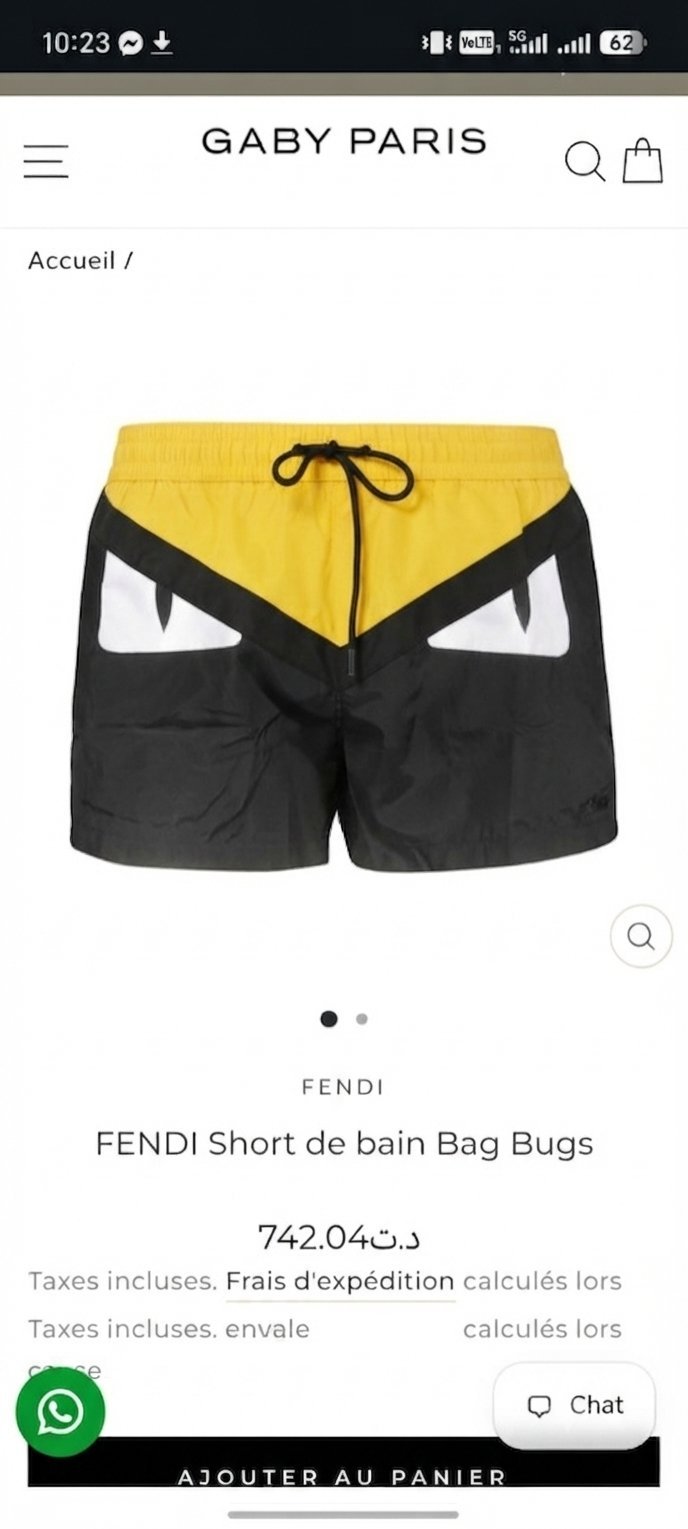 Ce boxer de bain Fendi se distingue par son motif graphique jaune et noir représentant les yeux emblématiques « Bag Bugs ».