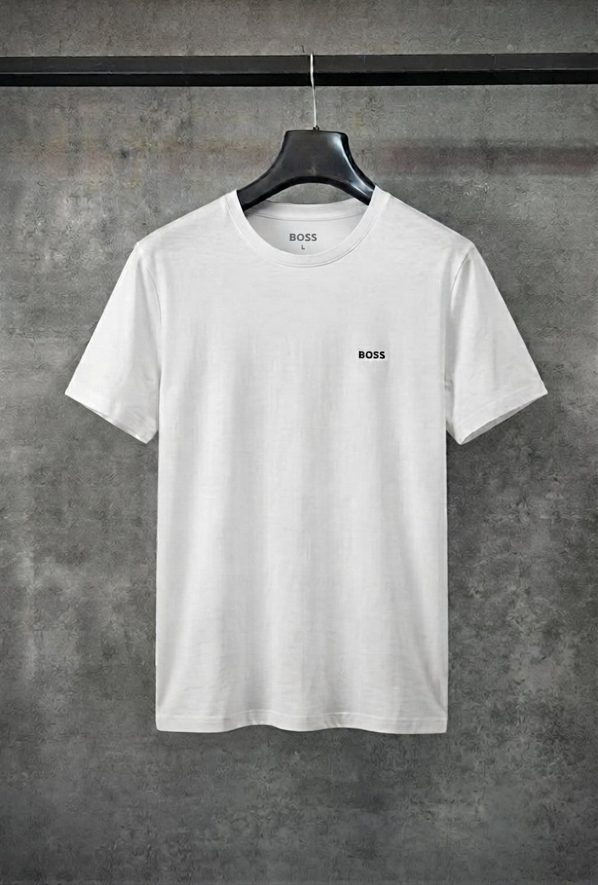 Ce t-shirt blanc BOSS est conçu en coton et arbore un petit logo brodé sur la poitrine.