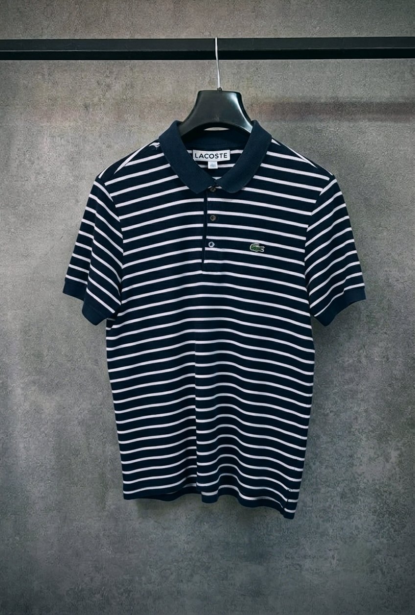 Polo Lacoste rayé bleu marine et blanc. État 8/10