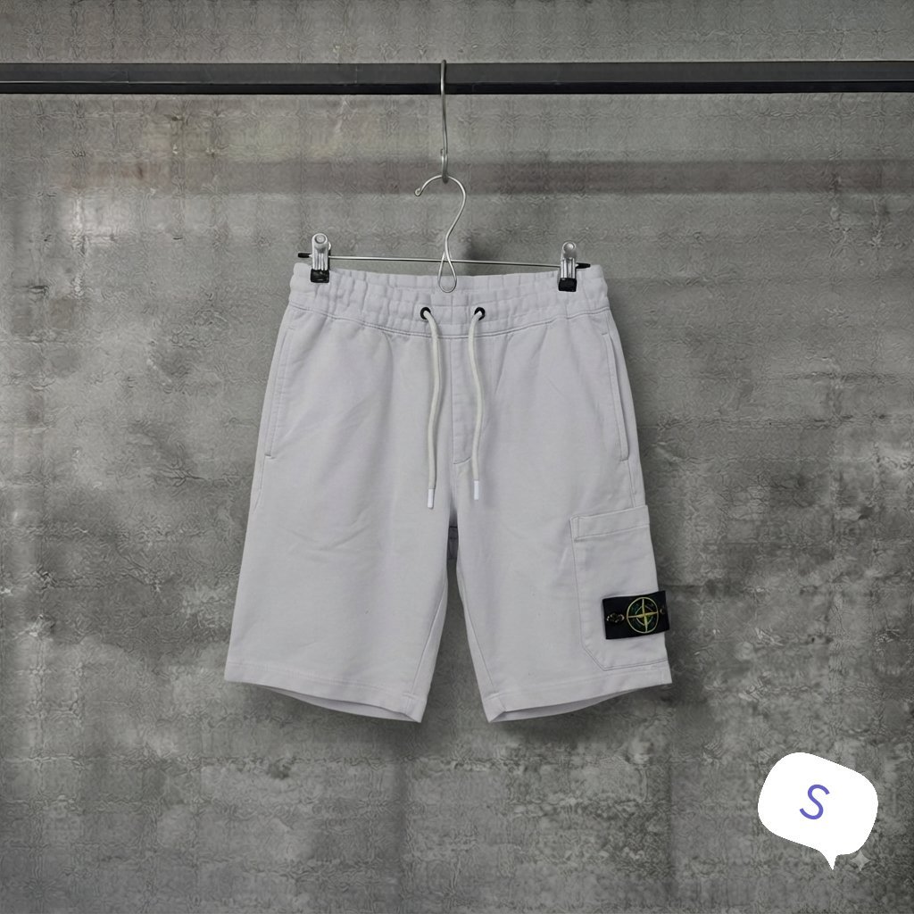 Short homme de la marque stone island 