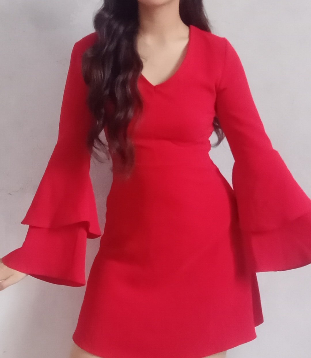 Robe rouge élégante avec dos raffiné