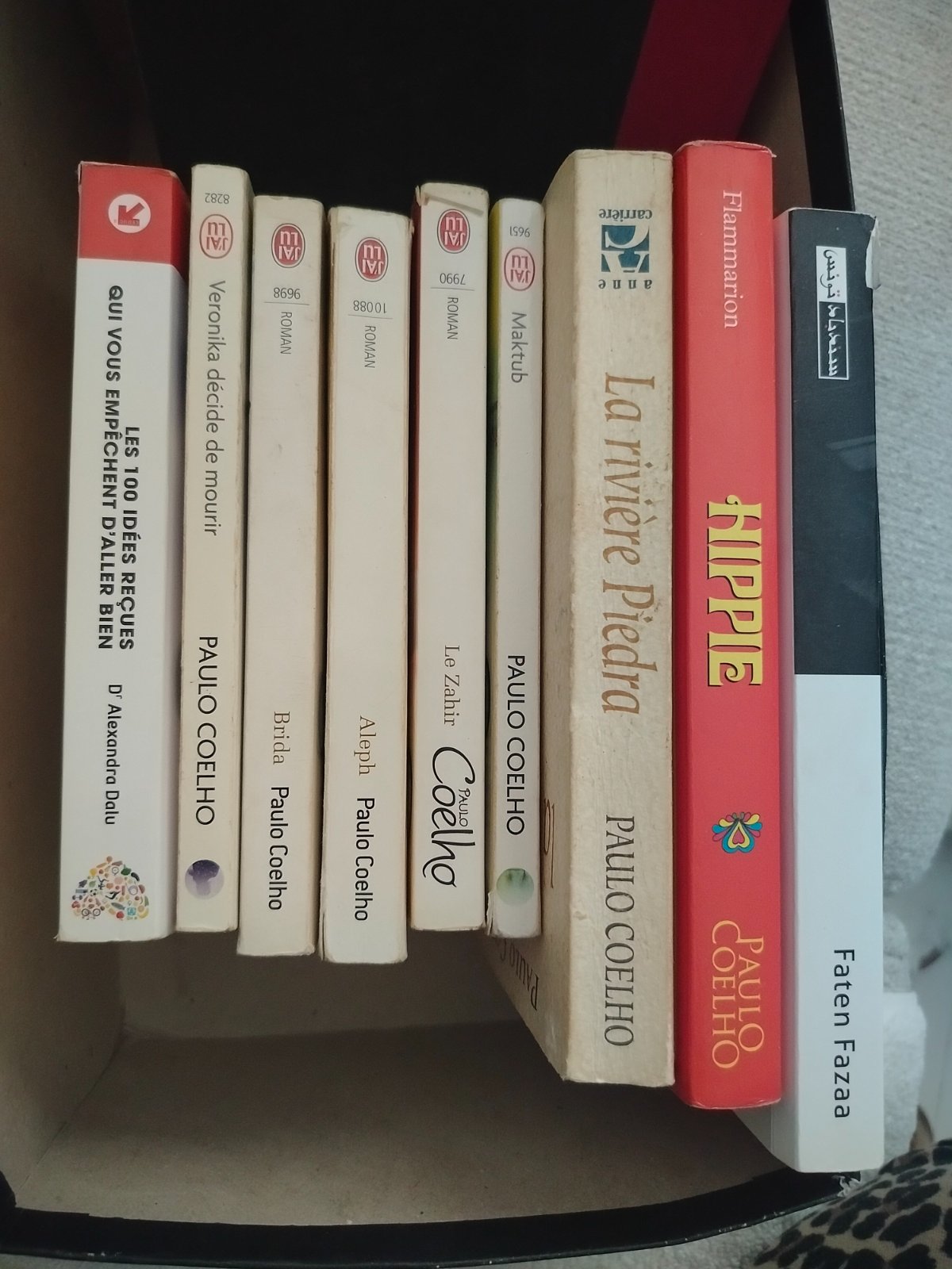 8 livres dont 7 de Paulo Coelho 
