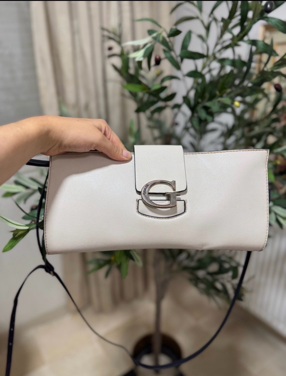 Sac guess grand format style pochette