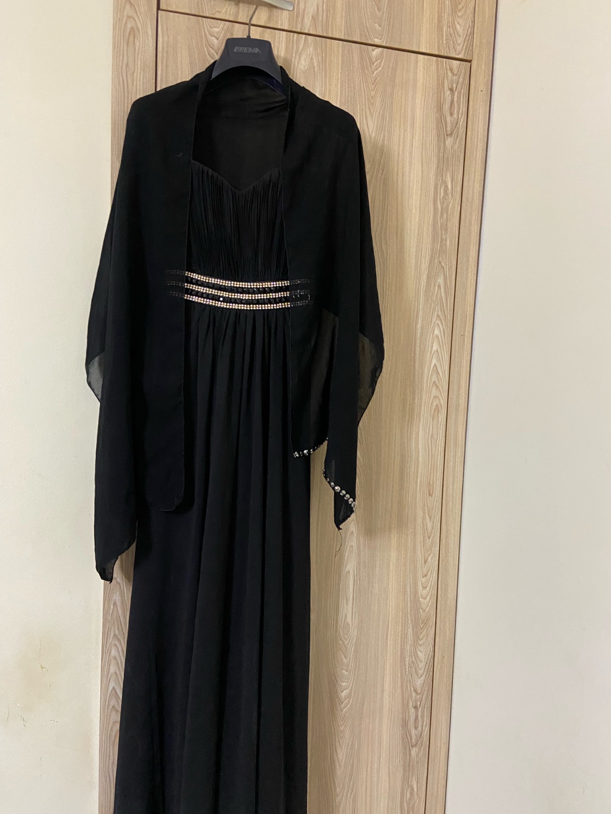 Robe soirée noire avec echarpe noir 