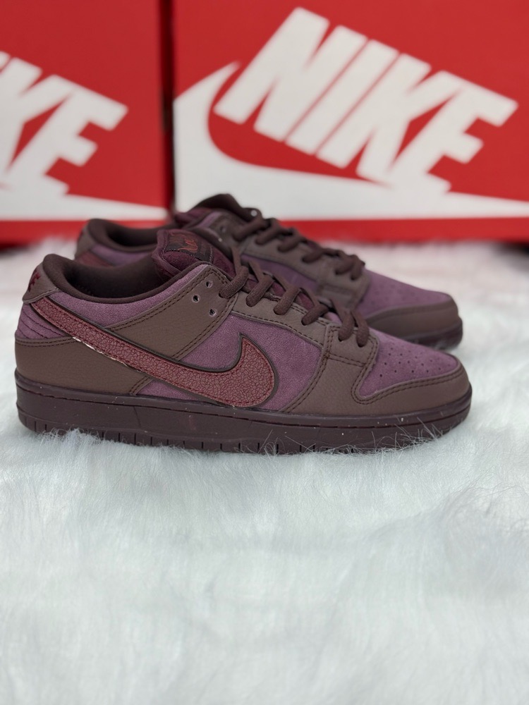 NIKE