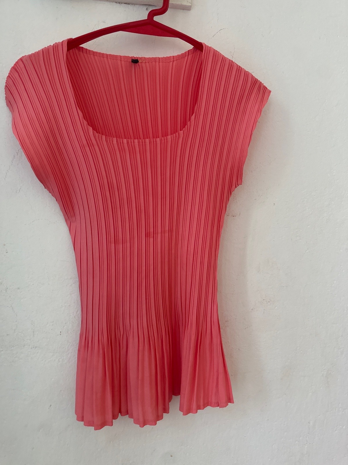 Pull rose élégent