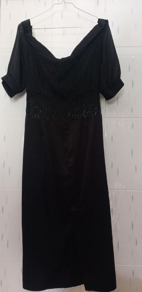 Robe noire posée