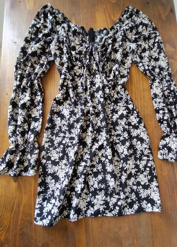 Robe à imprimé floral avec manches évasées