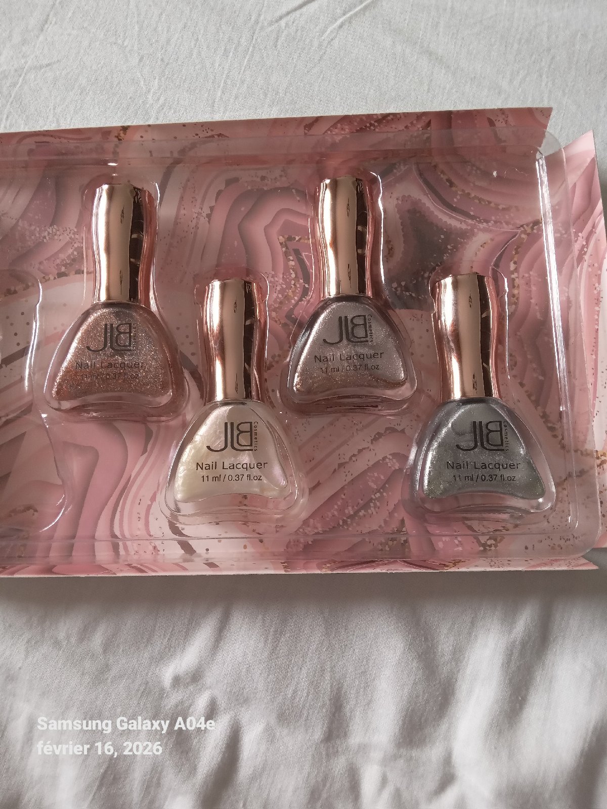 Lot trousse de maquillage Ted Baker et 4 vernis à ongles 