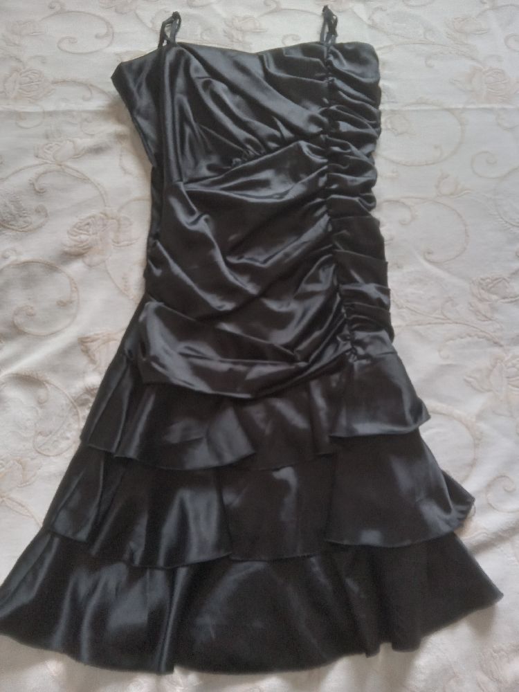 Robe noire satin
