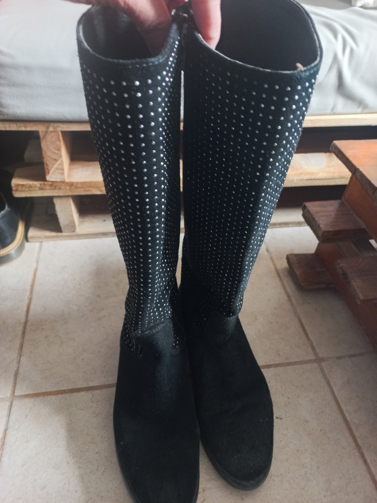 Bottes noir en daim et cuir avec strass 