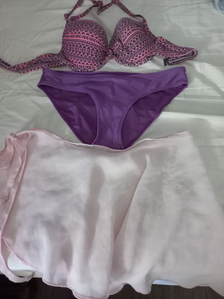 Bikinis tropical mauve avec paréo 