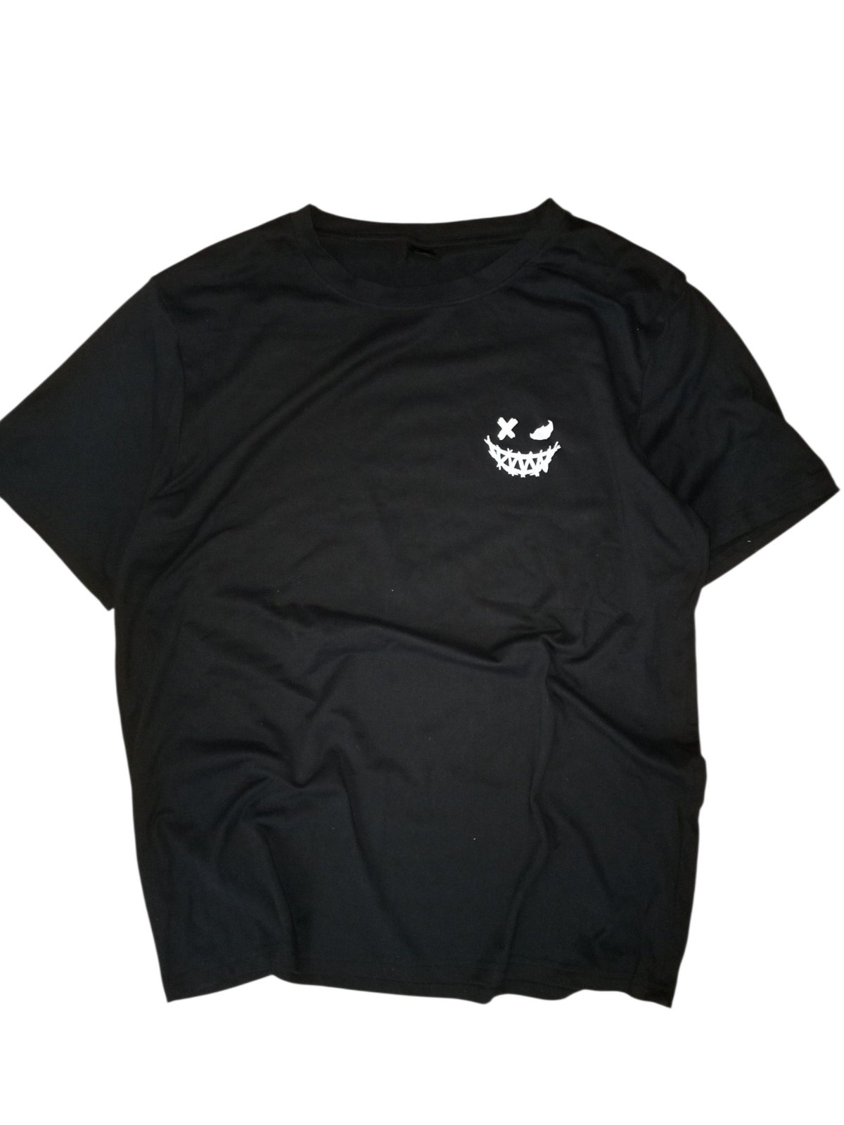 T-shirt noir au design simple et élégant.