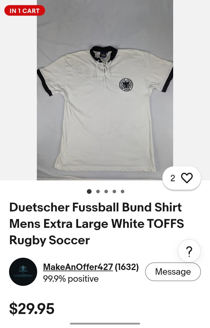 Chemise portant le logo de l’équipe nationale allemande, fabriquée en coton, avec de beaux détails et confortable.