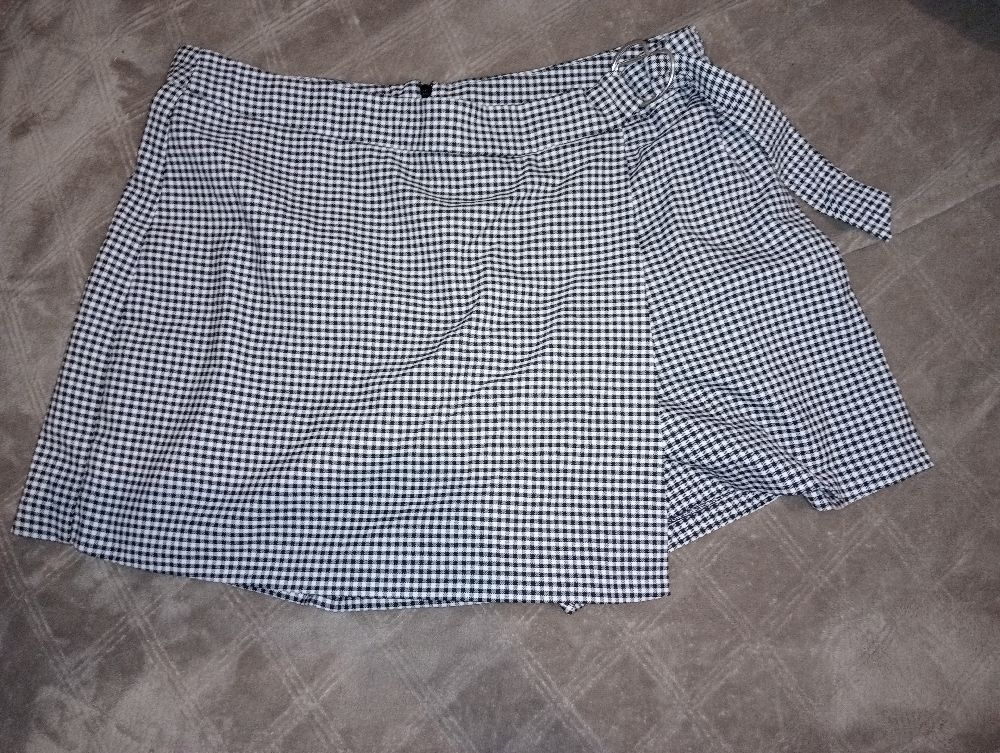 Black and white skort