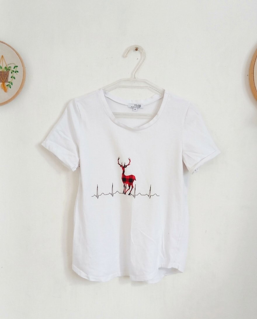 ​T-shirt Pentagone "État Comme Neuf" : Le Basique Chic avec une Touche Nordique ❤️