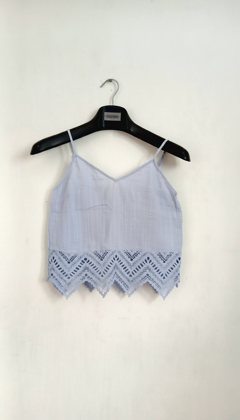 Crop Top VILA : La Pièce Maîtresse pour Briller sur Vos Photos cet Été 🩵