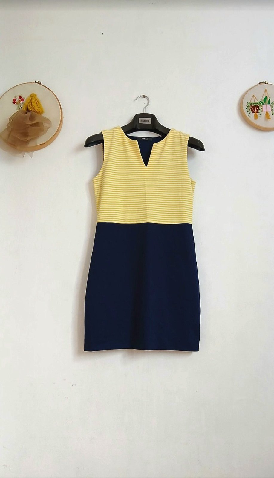 Jolie robe courte Esprit rayée jaune et bleu marine - Look chic et frais - État neuf 💙🤍