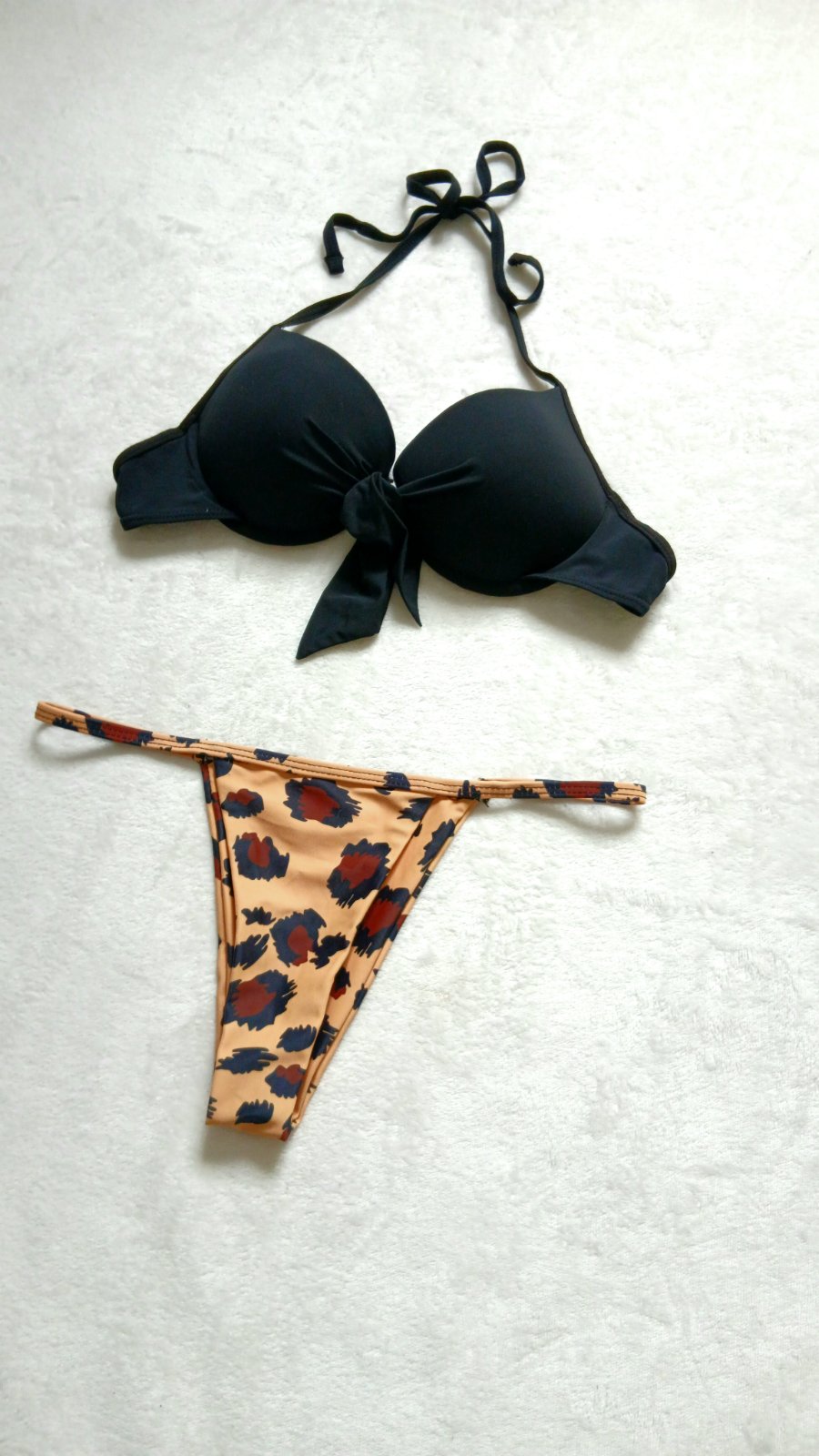 Bikini noir et léopard – Haut Ardene (S) & Bas Zaful (36)