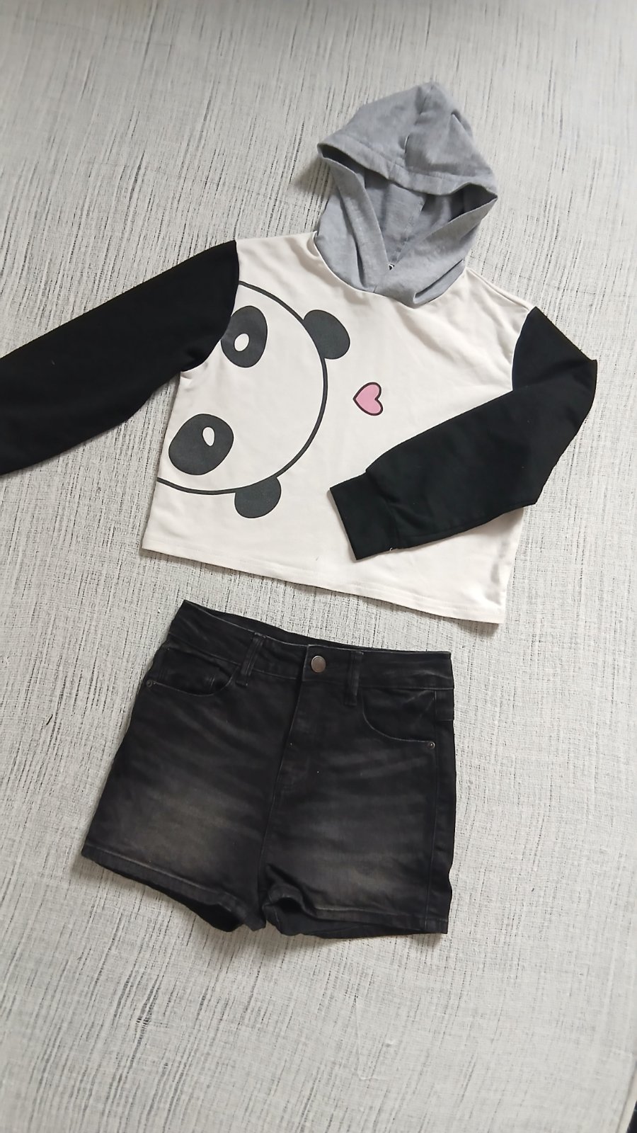 Lot 2 pièces fille – 9 à 10 ans – Sweat à capuche & short 🧸🐼