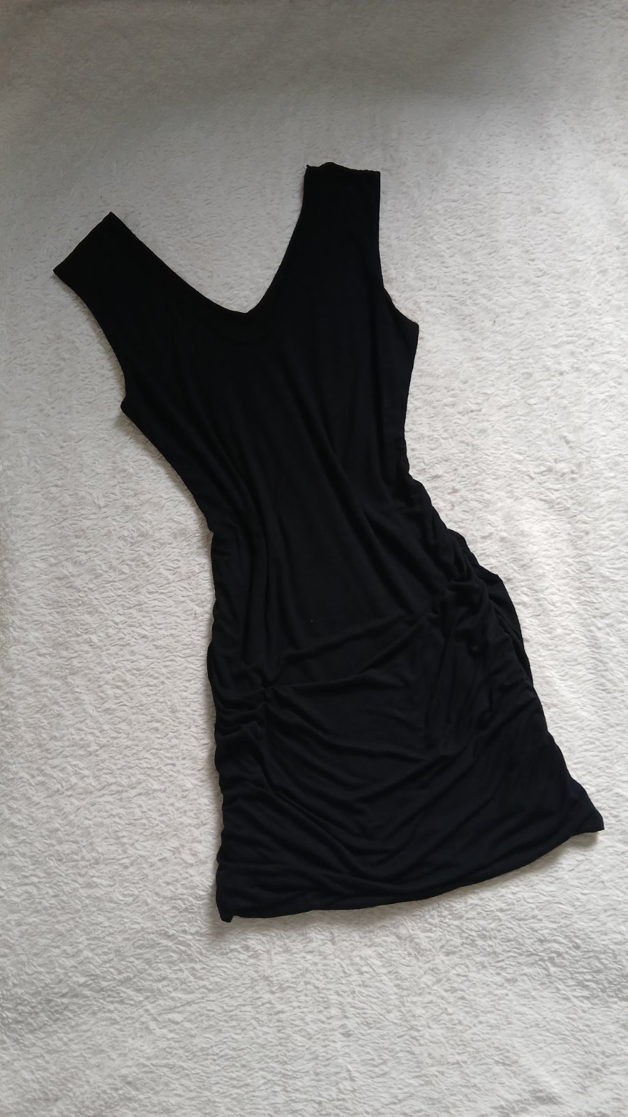 Robe Noire Moulante Le Château avec Détails Froncés